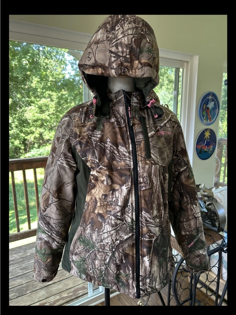 Realtree Camo Hooded Jacket with Pink Accents Small Petite